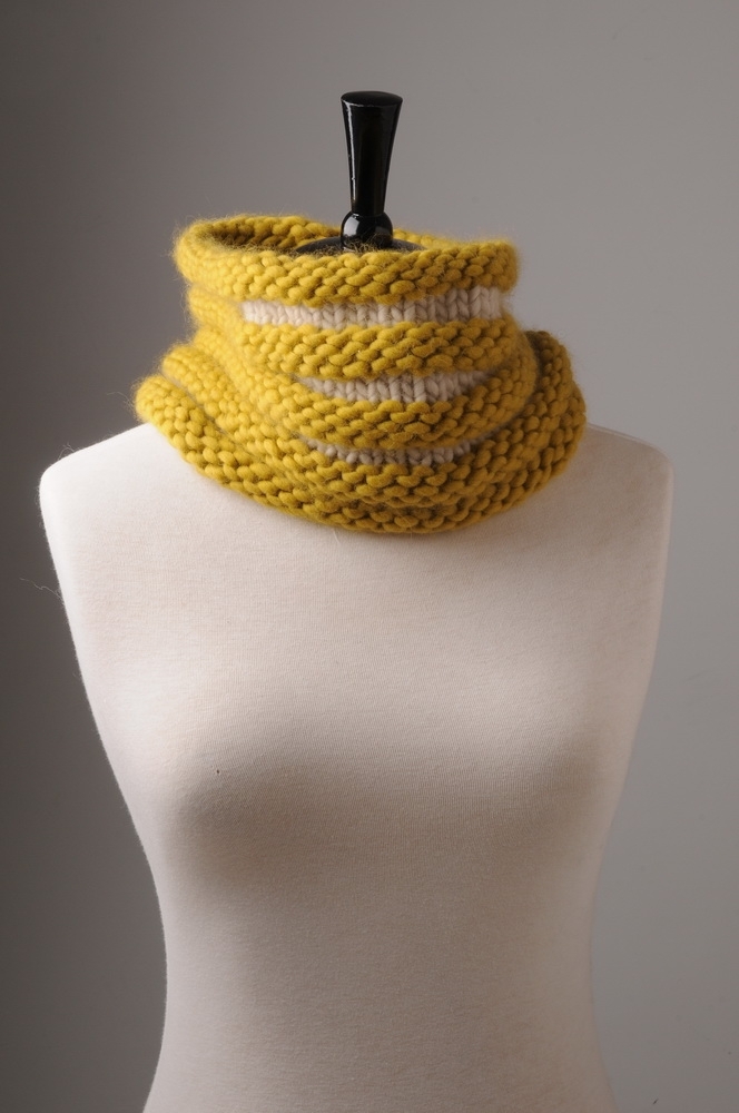 8_textured_knitted_cowl_resize.jpg
